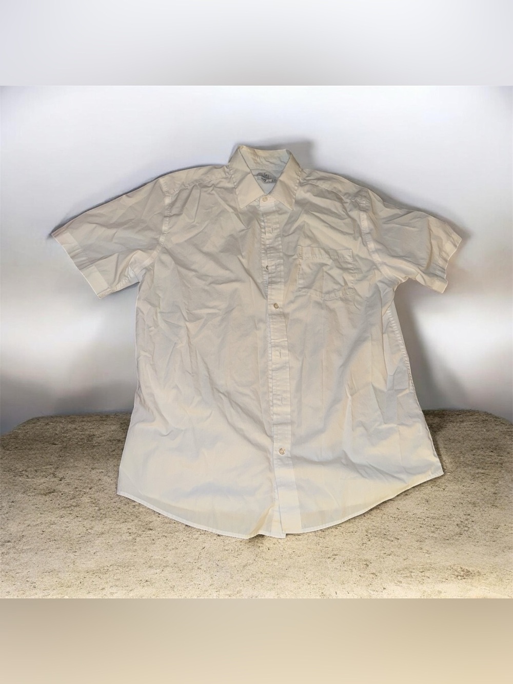 Classic Men's Short-Sleeve Button-Up Shirt in White